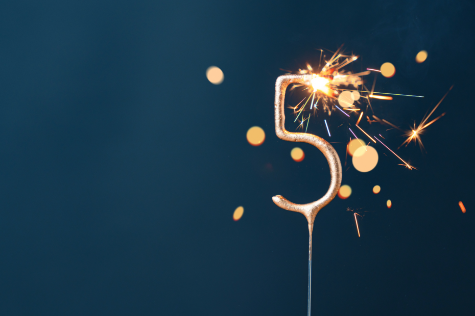 A sparkler shaped like the number 5